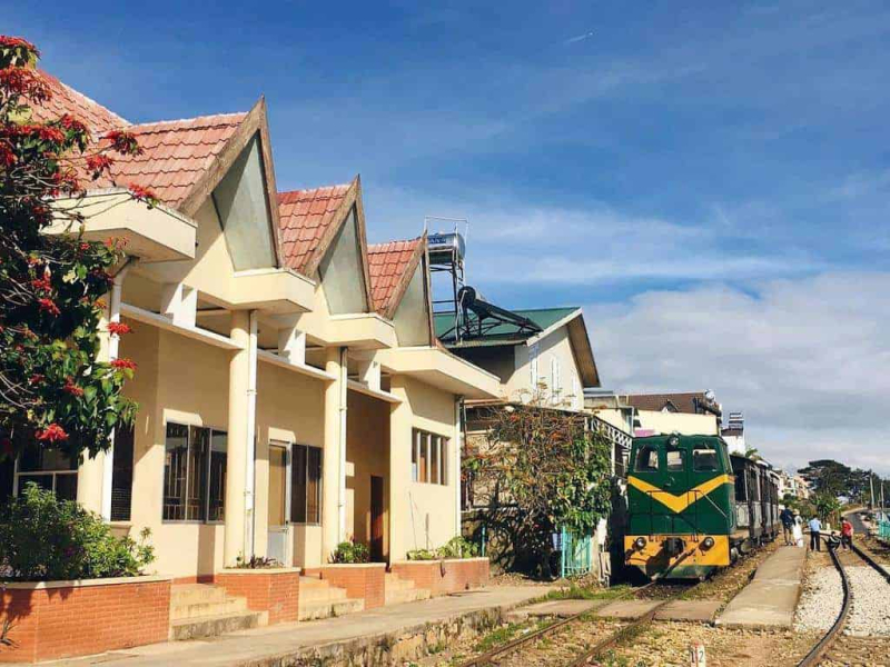 Visitors can go to Trai Mat Farm by Train-Source: Collected Visitors can go to Trai Mat Farm by Train-Source: Collected