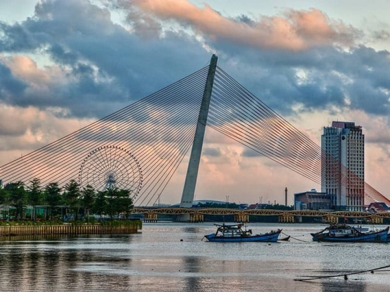 Feel the sea breeze and admire the stunning architecture of the bridge (Source: Collected) Feel the sea breeze and admire the stunning architecture of the bridge (Source: Collected)