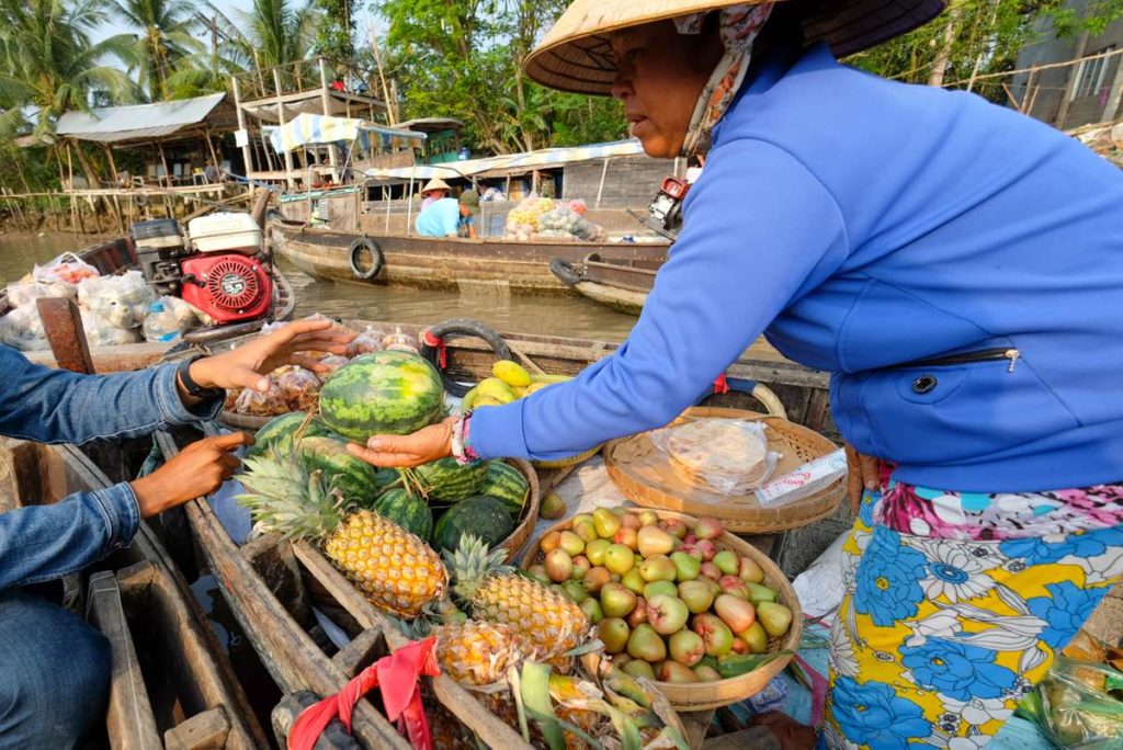 Phong Dien Floating Market: A Bustling Riverside Gem