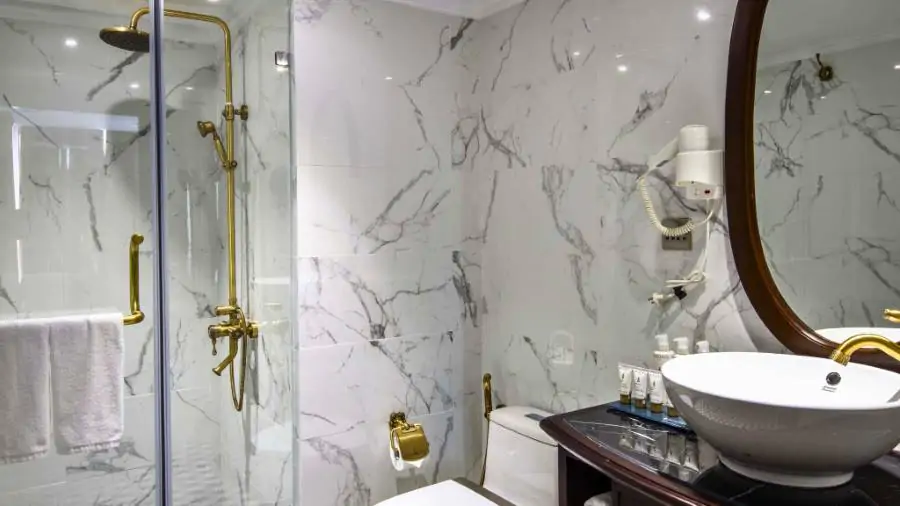 Halong tour packages-https://vietnamdiscoverytours.com/