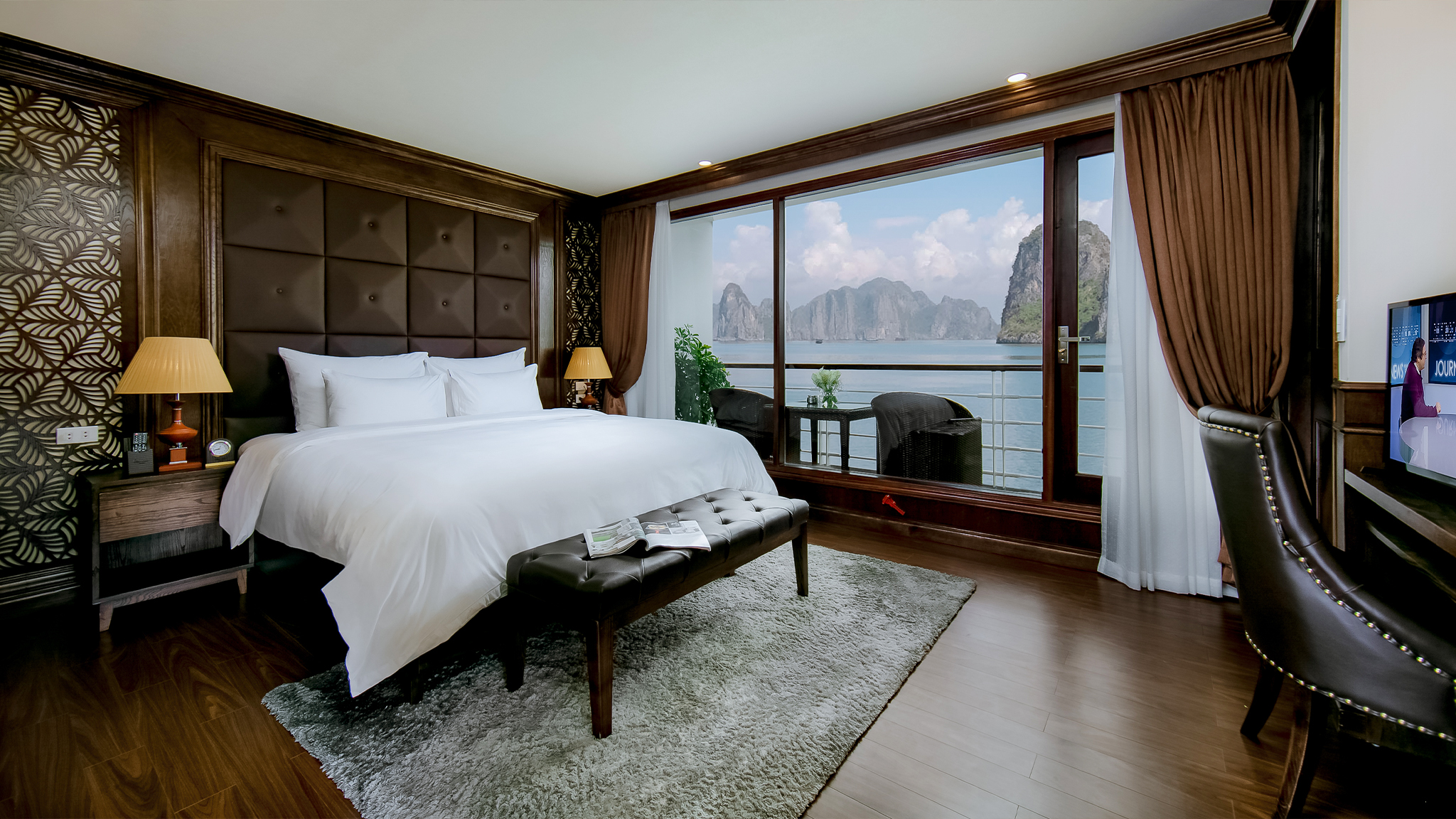 Elegance Suite Balcony | Vietnam Discovery Tours