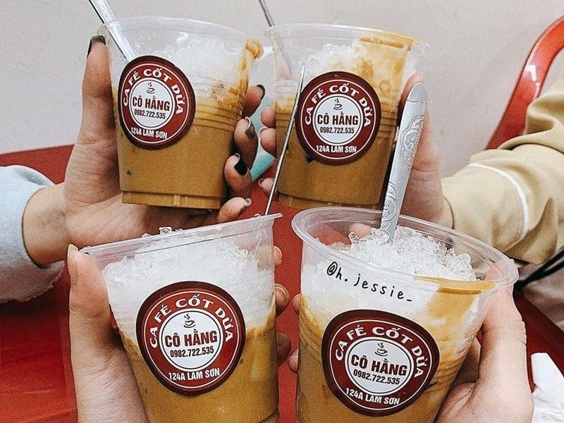 It is ideal to start the Hai Phong food tour 1 day with a cup of coconut coffee (Source: Collected) It is ideal to start the Hai Phong food tour 1 day with a cup of coconut coffee (Source: Collected)