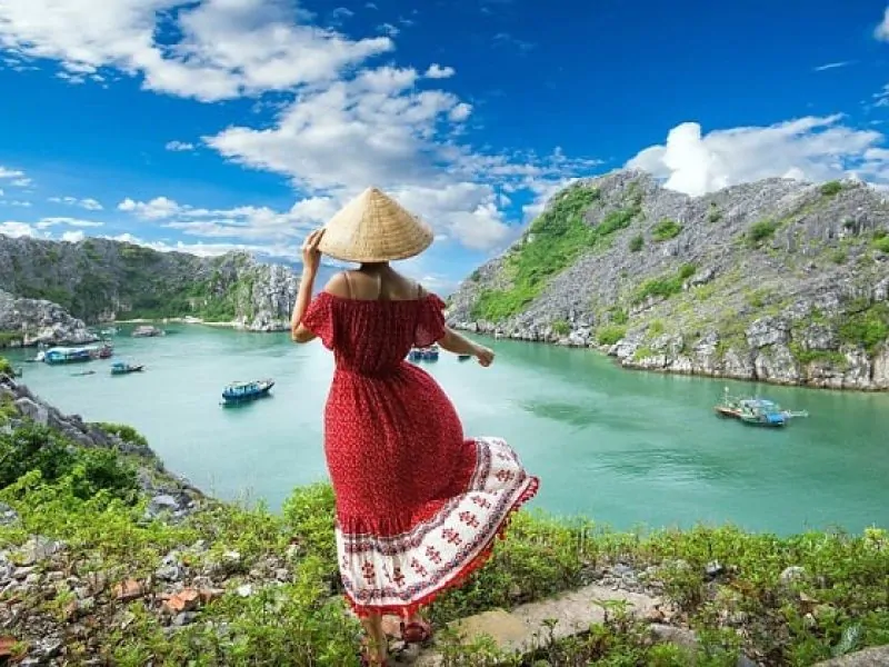 Cat Ba Island is the main starting point of a Lan Ha Bay cruise (Source: Collected)