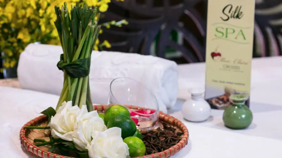 Halong tour packages-https://vietnamdiscoverytours.com/