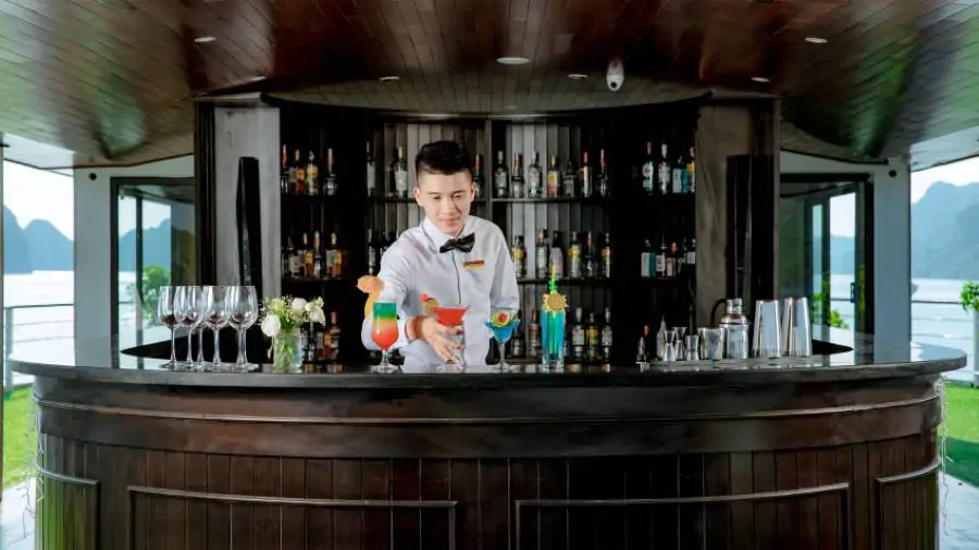 Halong tour packages-https://vietnamdiscoverytours.com/