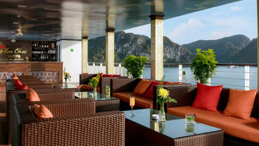 Halong tour packages-https://vietnamdiscoverytours.com/