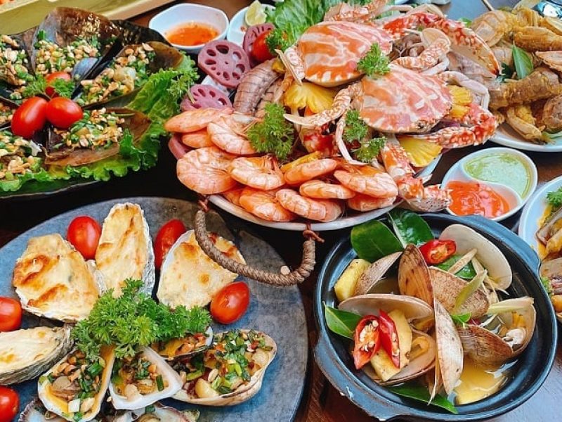 Enjoy herring salad while visiting Tam Thanh Mural Village (Source: Collected) Enjoy herring salad while visiting Tam Thanh Mural Village (Source: Collected)