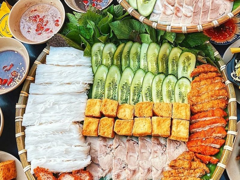 A tray of bun dau mam tom (Source: Collected)