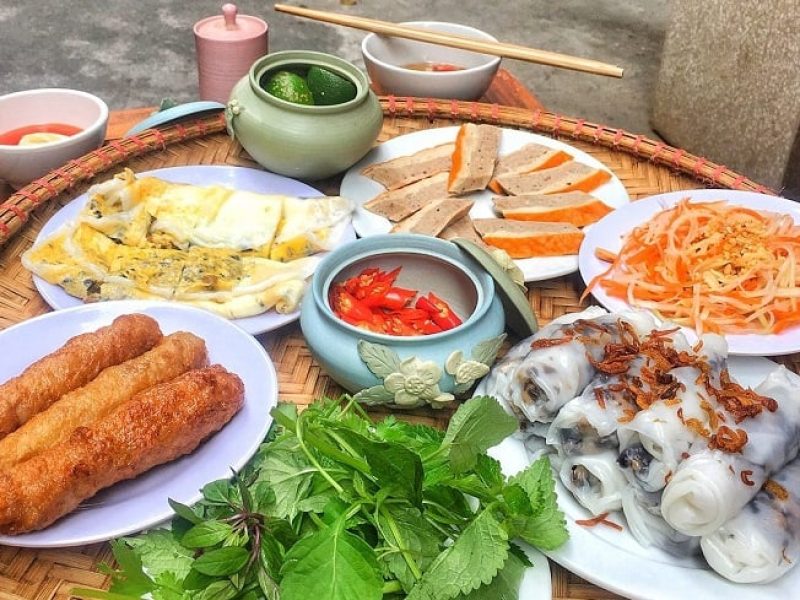 Banh cuon Thanh Tri - one of the most famous Vietnamese steamed rice rolls (Source: Collected)