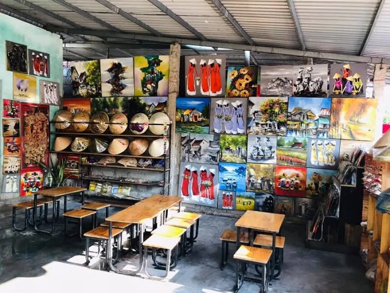 Non la Vietnam is a special souvenir that tourists should bring home (Source: Collected)