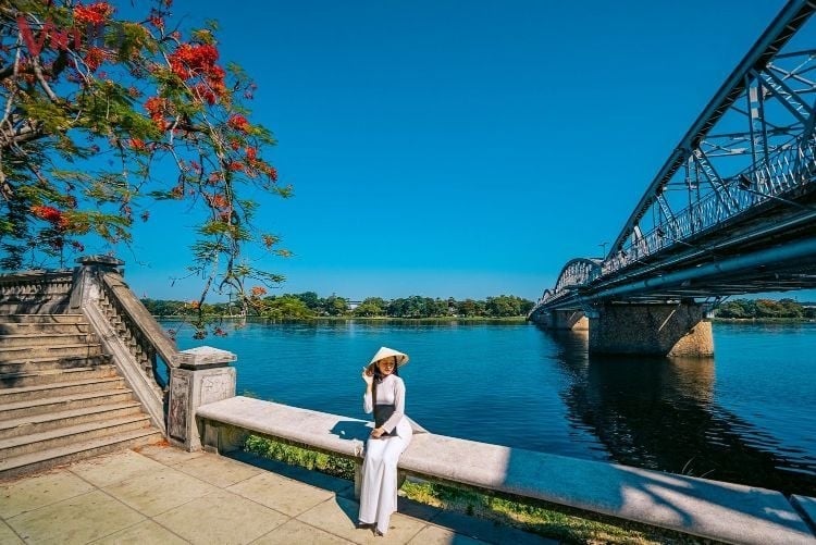 Traditional Vietnamese Dress: Ao Dai & Costumes