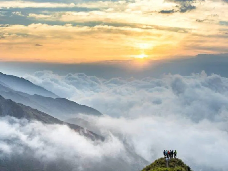Ta Xua Mountain: A Cloud Hunter's Dream in Vietnam