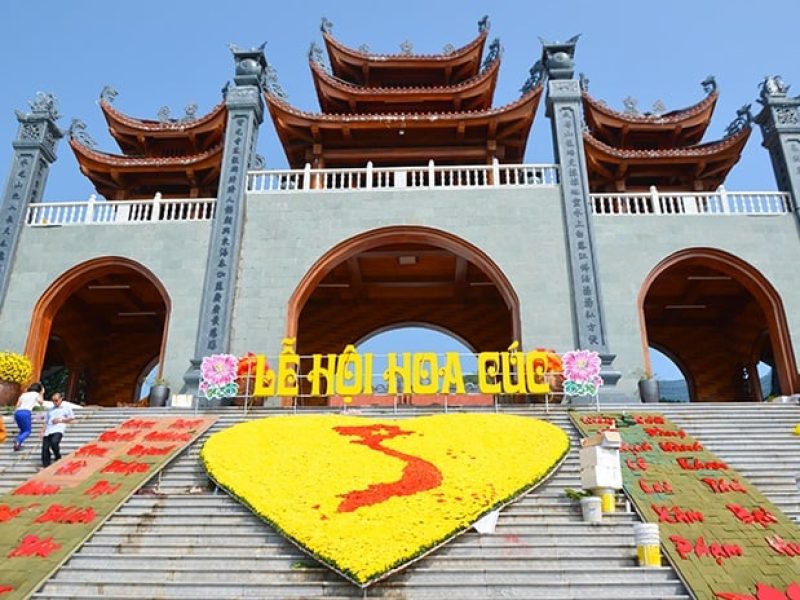 The Stone Gate in Ba Vang Pagoda (Source: Collected)