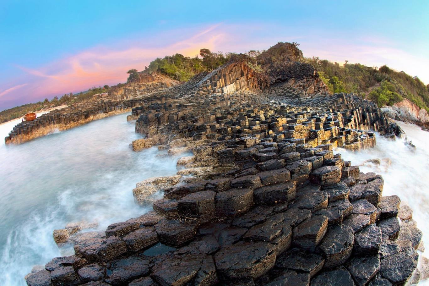 Da Dia Reef in Phu Yen: A Stunning Natural Wonder in Vietnam