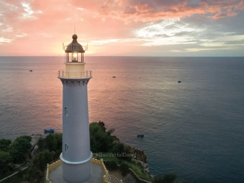 Dien Cape Lighthouse-Photo : mangphuyen.com