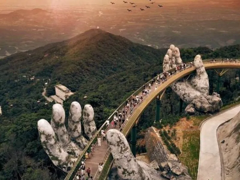 Danang's Golden Bridge: A Mesmerizing Architectural Wonder in Ba Na Hills Golden Bridge - Photo: Instragram @travelingtheworld