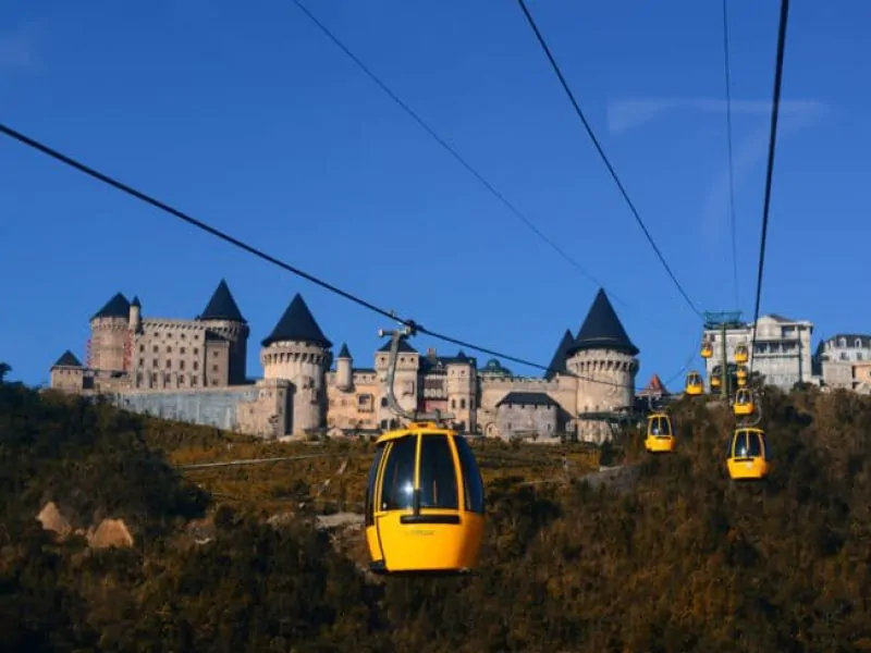 Golden Hand bridge: The Ultimate Travel Guide Golden Hand bridge The Ultimate Travel Guide 2