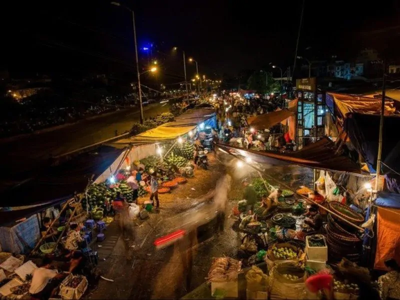 Long Bien Market: A Sleepless Night in Local Market