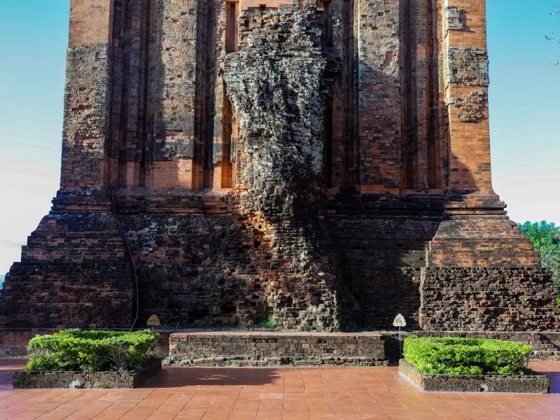 Nhan Tower: Nhan Tower: Vietnam Discovery Travel guide in Phu Yen-Photo : vnexpress.net Nhan Tower: Nhan Tower: Vietnam Discovery Travel guide in Phu Yen-Photo : vnexpress.net