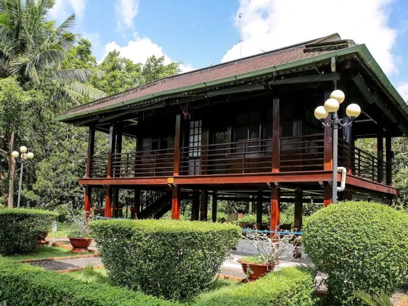 The wooden stilt house is an important part of the complex of Presidential Palace Hanoi Vietnam (Source: Collected)