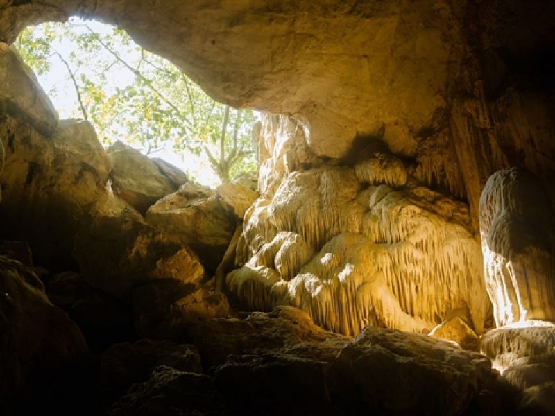The entrance of Sơn Mộc Hương Cave. — Photo bestprice.vn