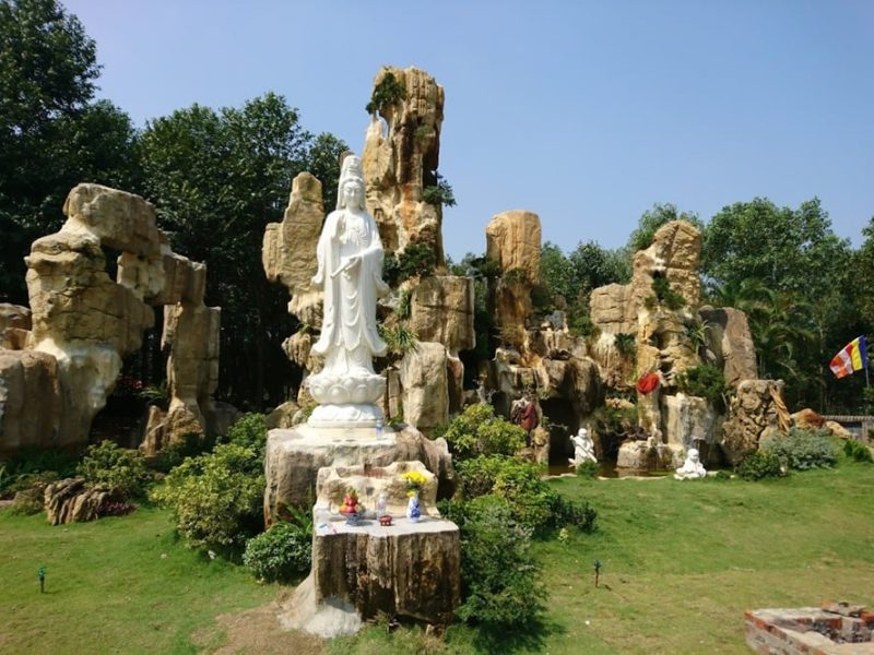 Van Duc Pagoda is dedicated to Buddhism (Source: Collected)