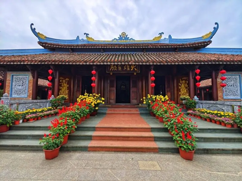 Van Duc Pagoda: A Spiritual Retreat with Unique Architecture