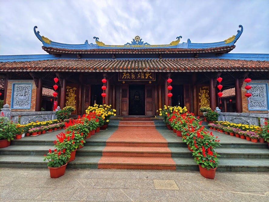 Van Duc Pagoda: A Spiritual Retreat with Unique Architecture