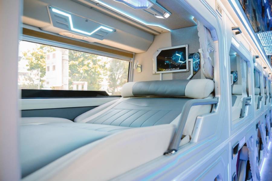 How to Travel from Hanoi to Hoi An by Sleeper Bus in 2026