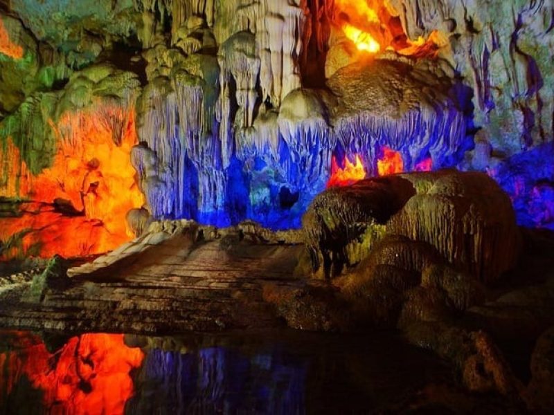 A spectacular scene inside Surprise Cave (Source: Collected) A spectacular scene inside Surprise Cave (Source: Collected)