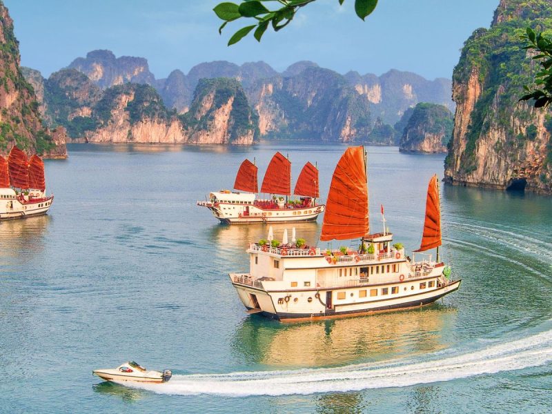 Ha Long Bay in December holds its unique beauty awaiting discovery (Source: Collected) Ha Long Bay in December holds its unique beauty awaiting discovery (Source: Collected)