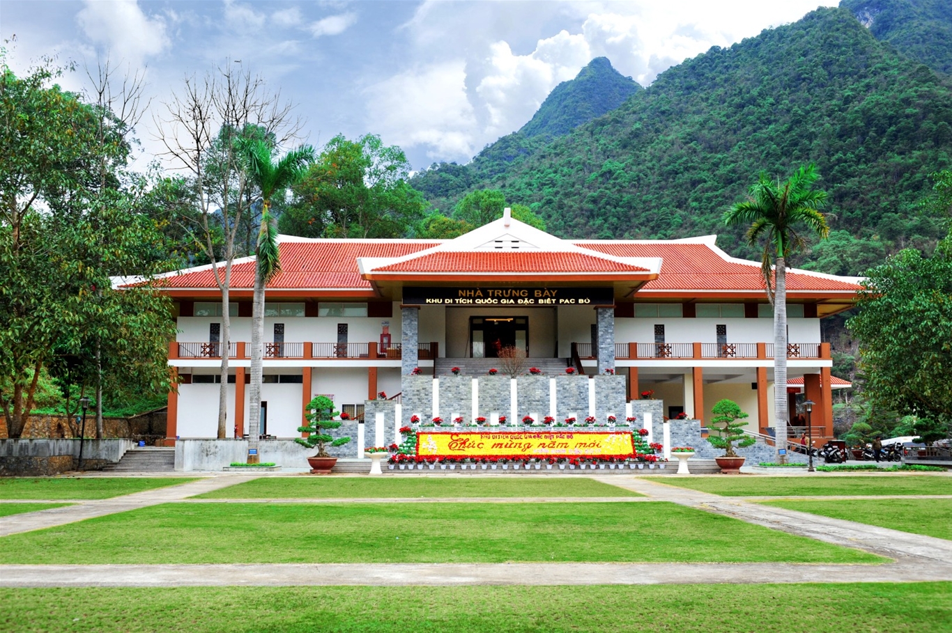 Pac Bo Historical Complex: Nature and Vietnam’s History