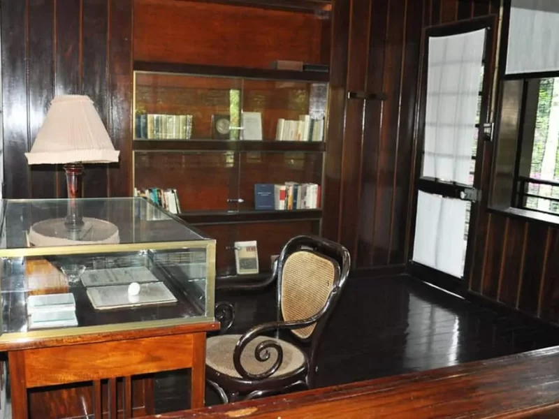 Indoor Exhibits: Source: justgola.com Indoor Exhibits: Source: justgola.com