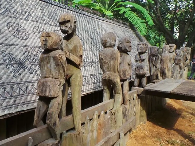 Sepulchre of ethnic groups in highland Vietnam – Ethnology Museum Hanoi Sepulchre of ethnic groups in highland Vietnam – Ethnology Museum Hanoi