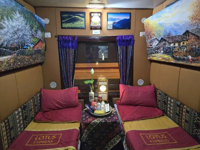 Luxury Cabin Features-Lotus Train SP3-2-sleeper cabin: Hanoi - Lao Cai, 1600.000vnd/pax (22:00 – 05:55), one way Luxury Cabin Features-Lotus Train SP3-2-sleeper cabin: Hanoi - Lao Cai, 1600.000vnd/pax (22:00 – 05:55), one way