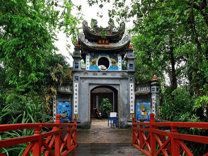 Hanoi Old Quarter Temple | Vietnam Discovery Tours