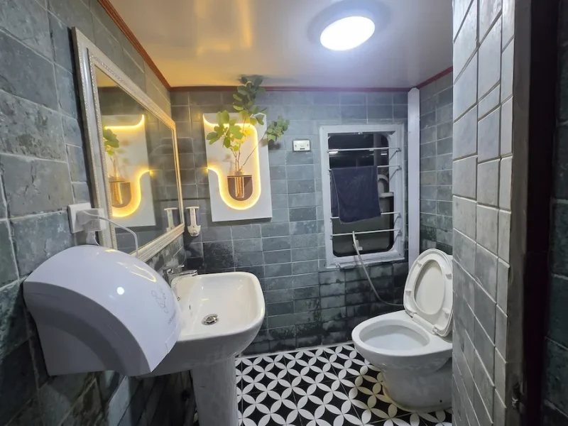 SP7 Train Restroom | Vietnam Discovery Tours