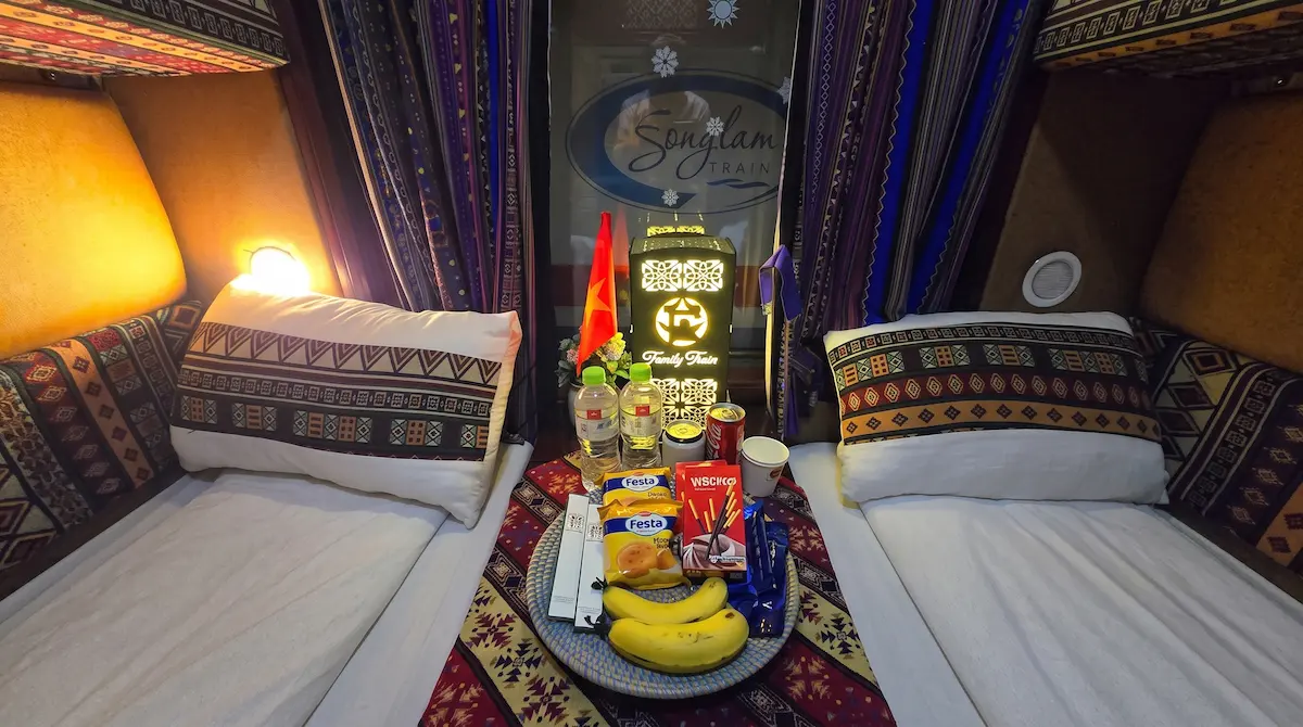 sp7-train-hanoi-to-sapa-deluxe-vip-2-berth-cabin