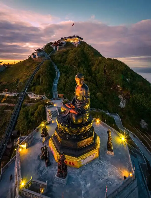 Fansipan in Sa Pa is stunning this season in december (1)