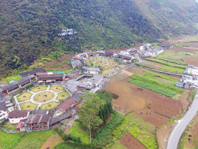 Pa Vi Village houses at the foot of limestone mountains in Meo Vac, Ha Giang