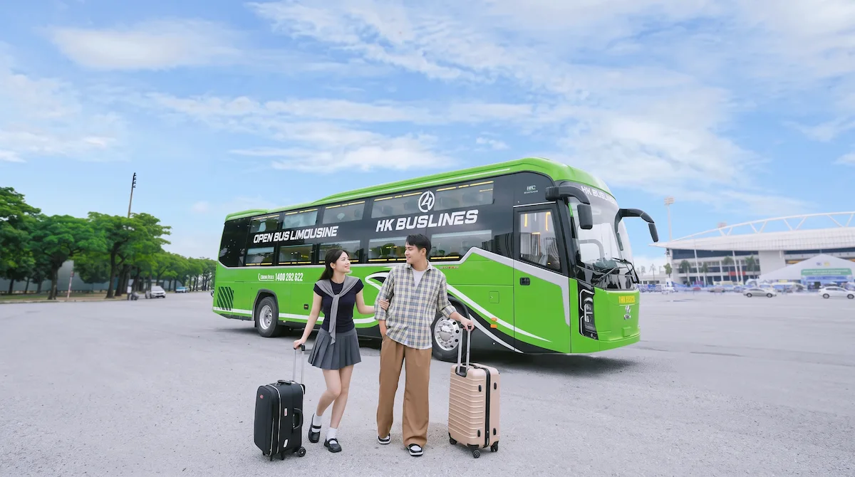 HK Open Tour VIP sleeper bus boarding for the Hanoi to Sapa route