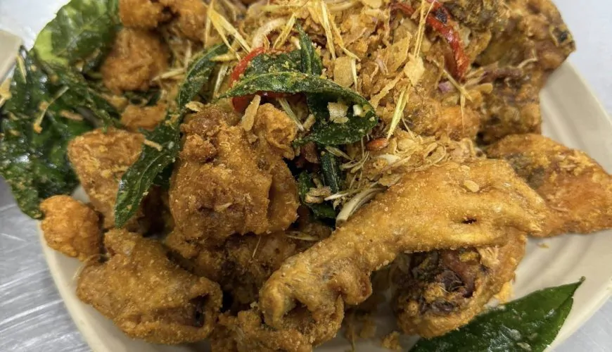 Salt-Baked Chicken with Lime Leaves: The Essence of Vietnamese Flavor