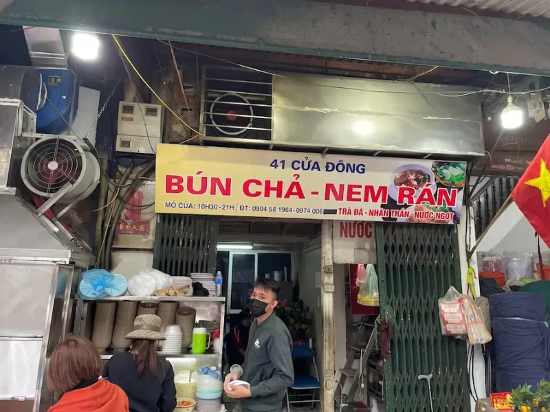 Bun Cha 41 Cua Dong Restaurant Hanoi - Vietnam Discovery Tours Storefront of Bun Cha 41 Cua Dong restaurant in Hanoi Old Quarter, recommended by Vietnam Discovery Tours.