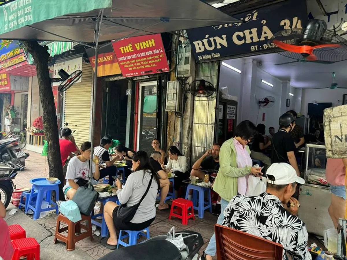 Tuyet Bun Cha 34 Outdoor Seating Hanoi - Vietnam Discovery Tours Crowded outdoor dining scene and sidewalk seating at Tuyet Bun Cha 34 Hanoi - Vietnam Discovery Tours